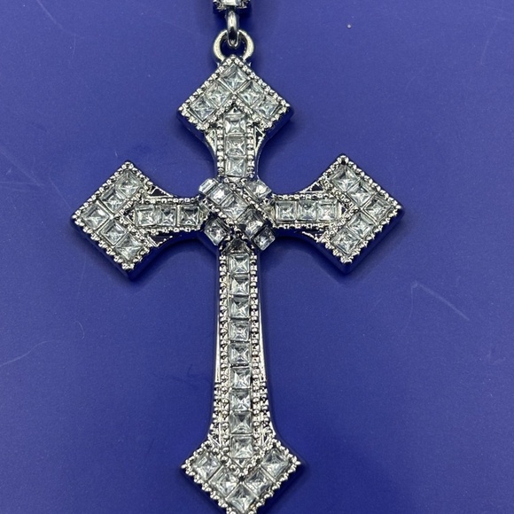 Silver tone iced out 3A CZ X Cross pendant chain included - Picture 2 of 4